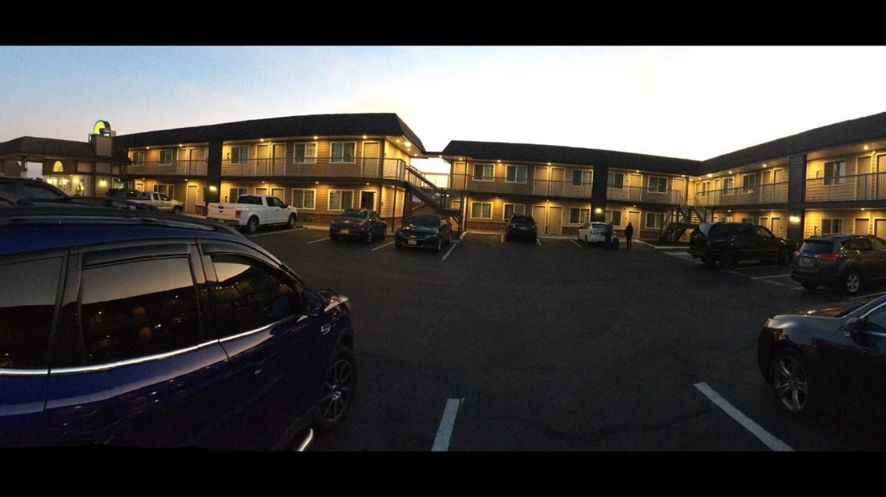 Days Inn By Wyndham Newport Or Kültér fotó