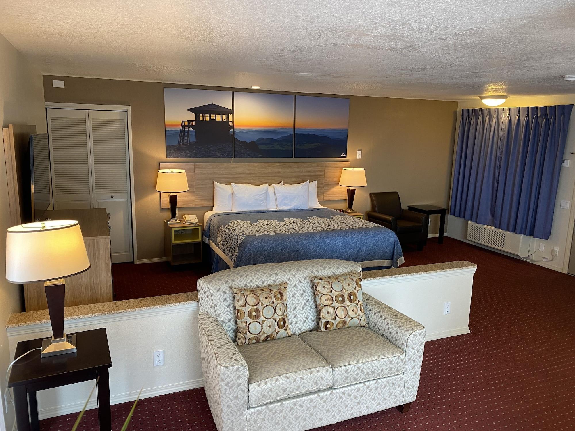 Days Inn By Wyndham Newport Or Kültér fotó