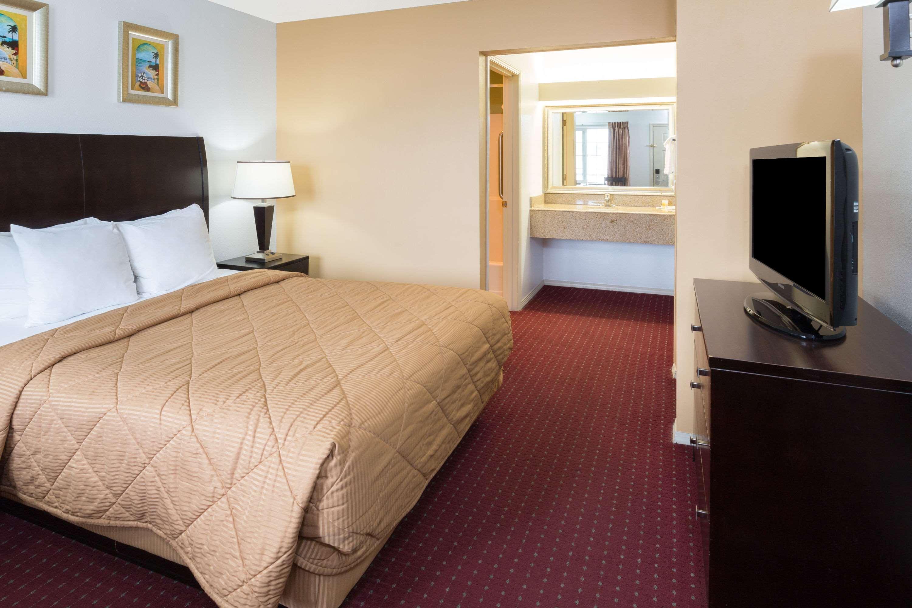 Days Inn By Wyndham Newport Or Kültér fotó