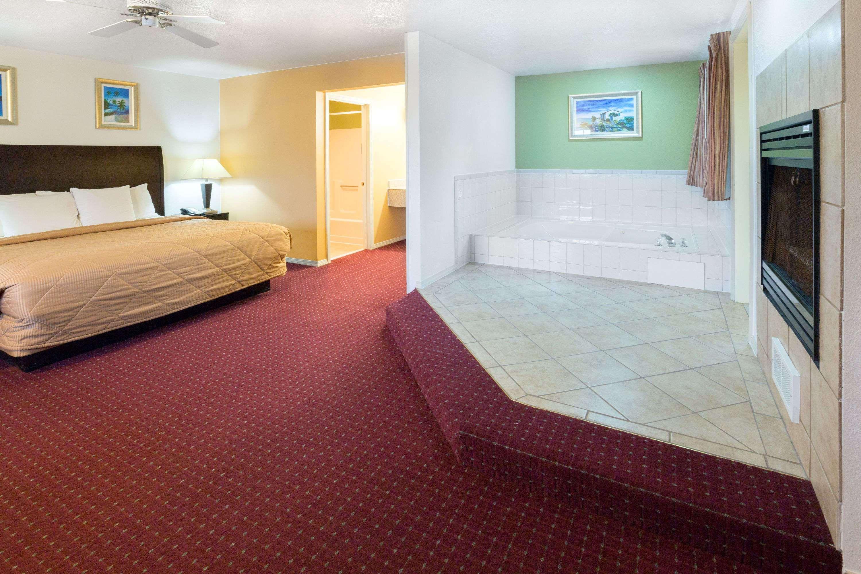 Days Inn By Wyndham Newport Or Kültér fotó