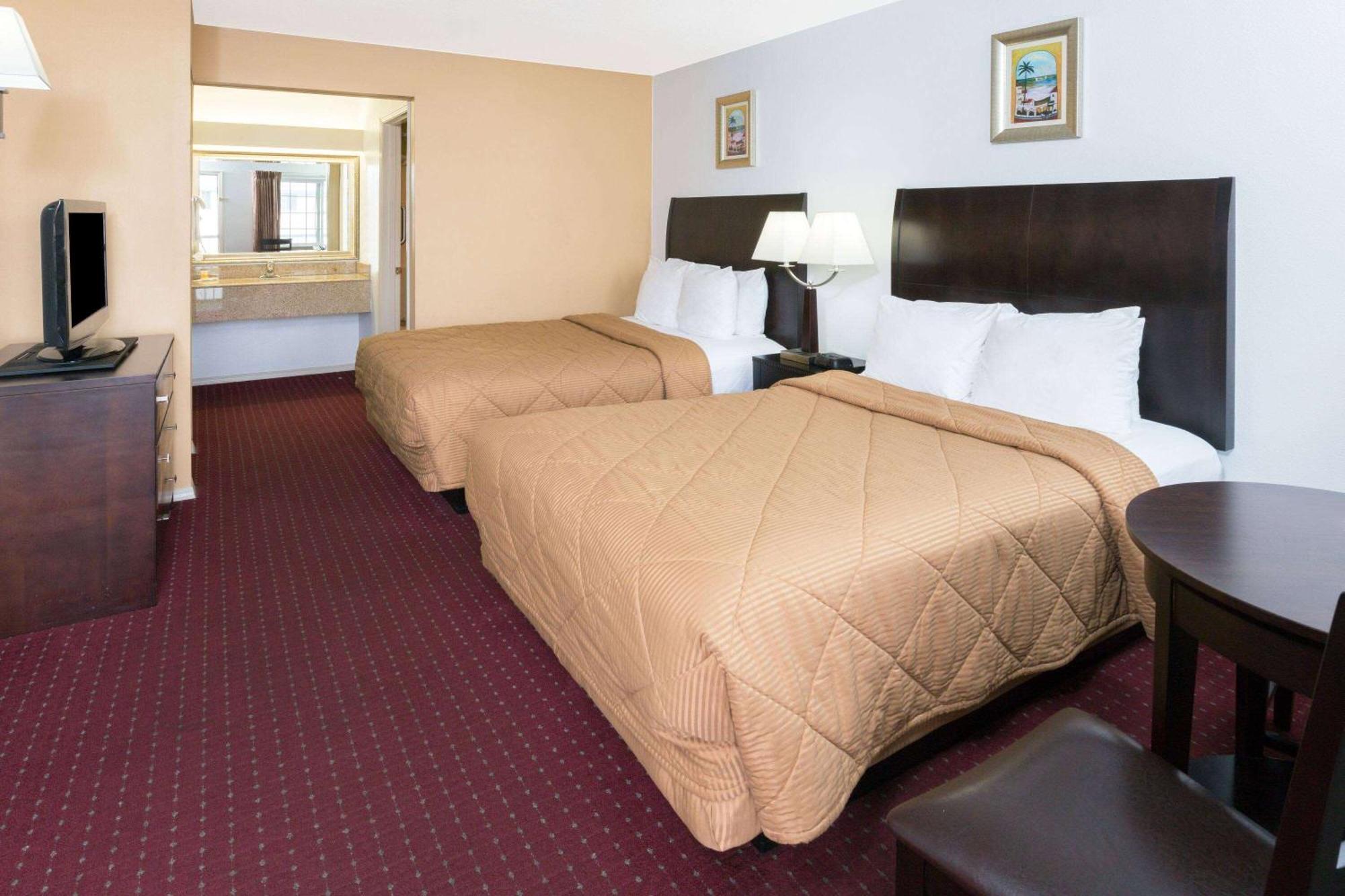 Days Inn By Wyndham Newport Or Kültér fotó