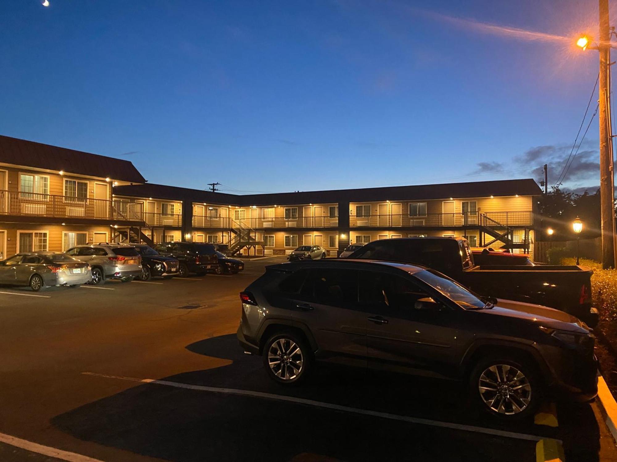 Days Inn By Wyndham Newport Or Kültér fotó