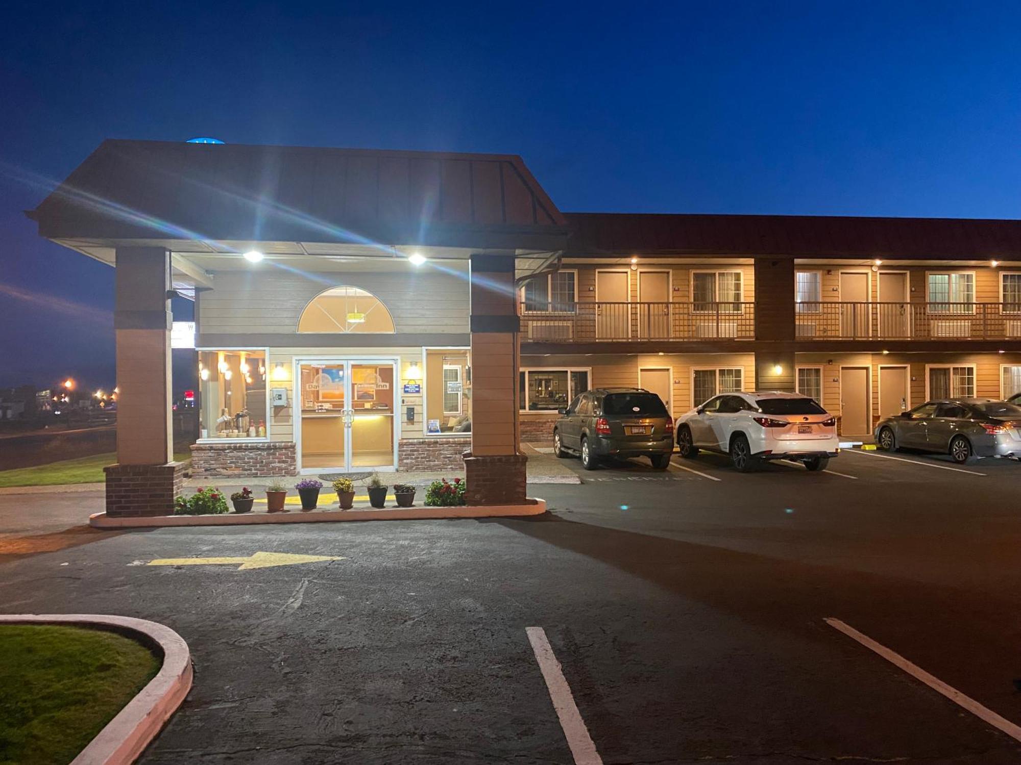 Days Inn By Wyndham Newport Or Kültér fotó