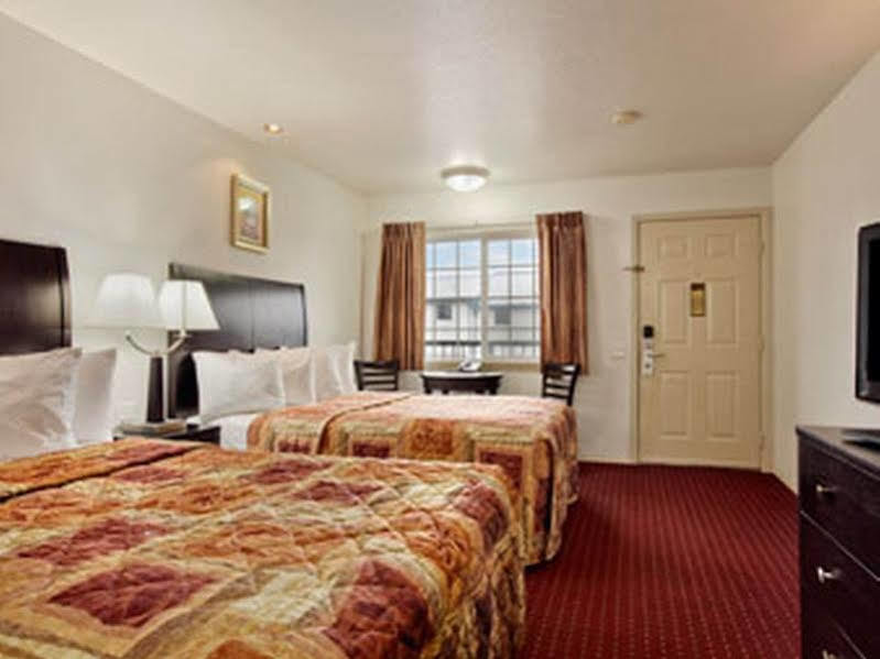 Days Inn By Wyndham Newport Or Kültér fotó