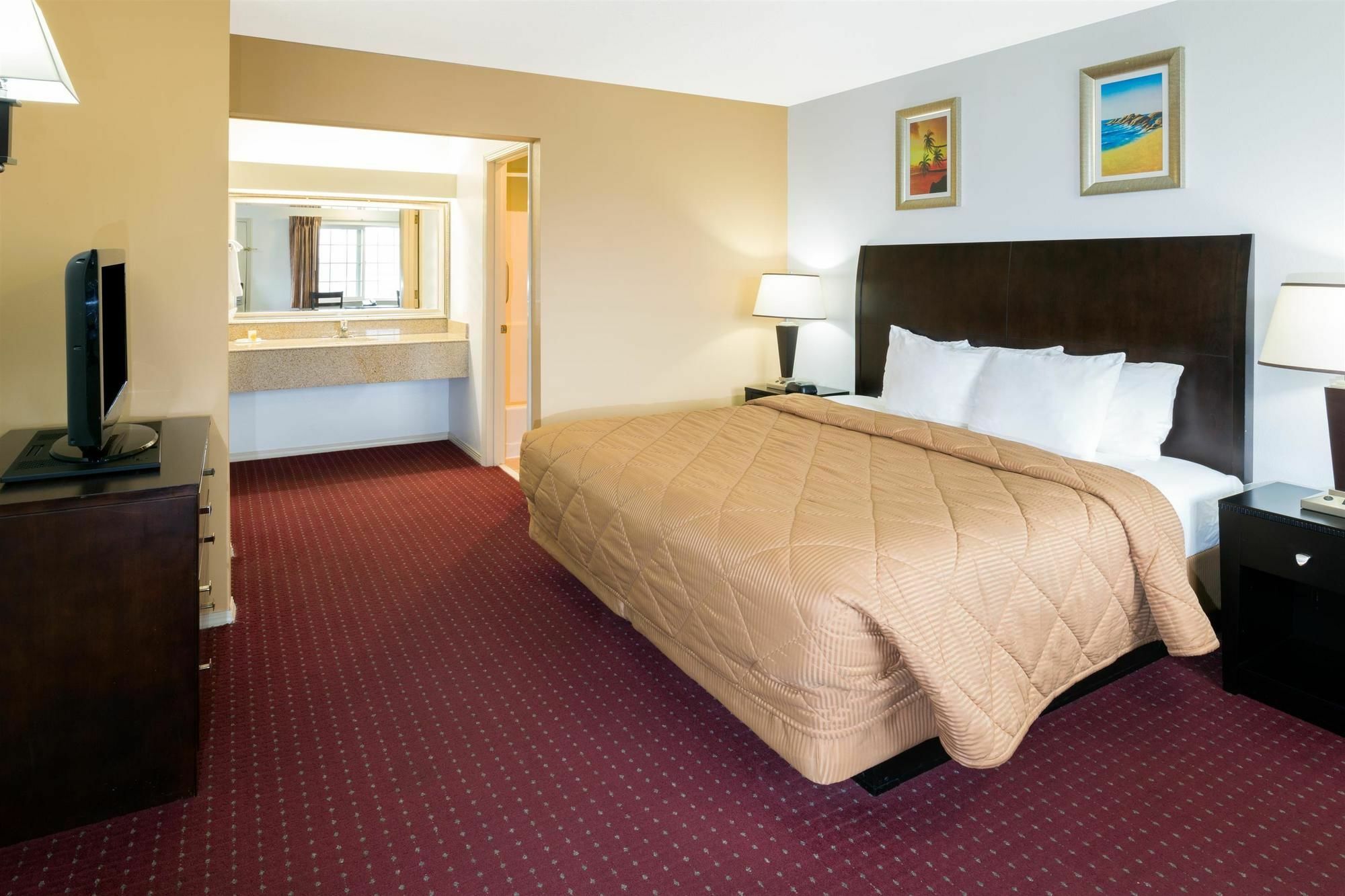 Days Inn By Wyndham Newport Or Kültér fotó